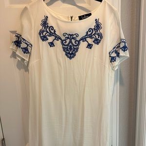 Large lulus white dress with blue design